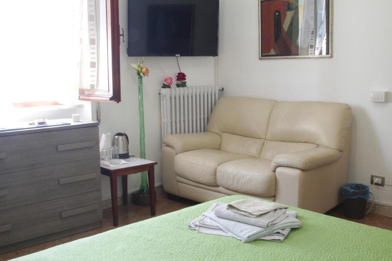 Villa Chiara Affitta Camere Καρράρα Εξωτερικό φωτογραφία